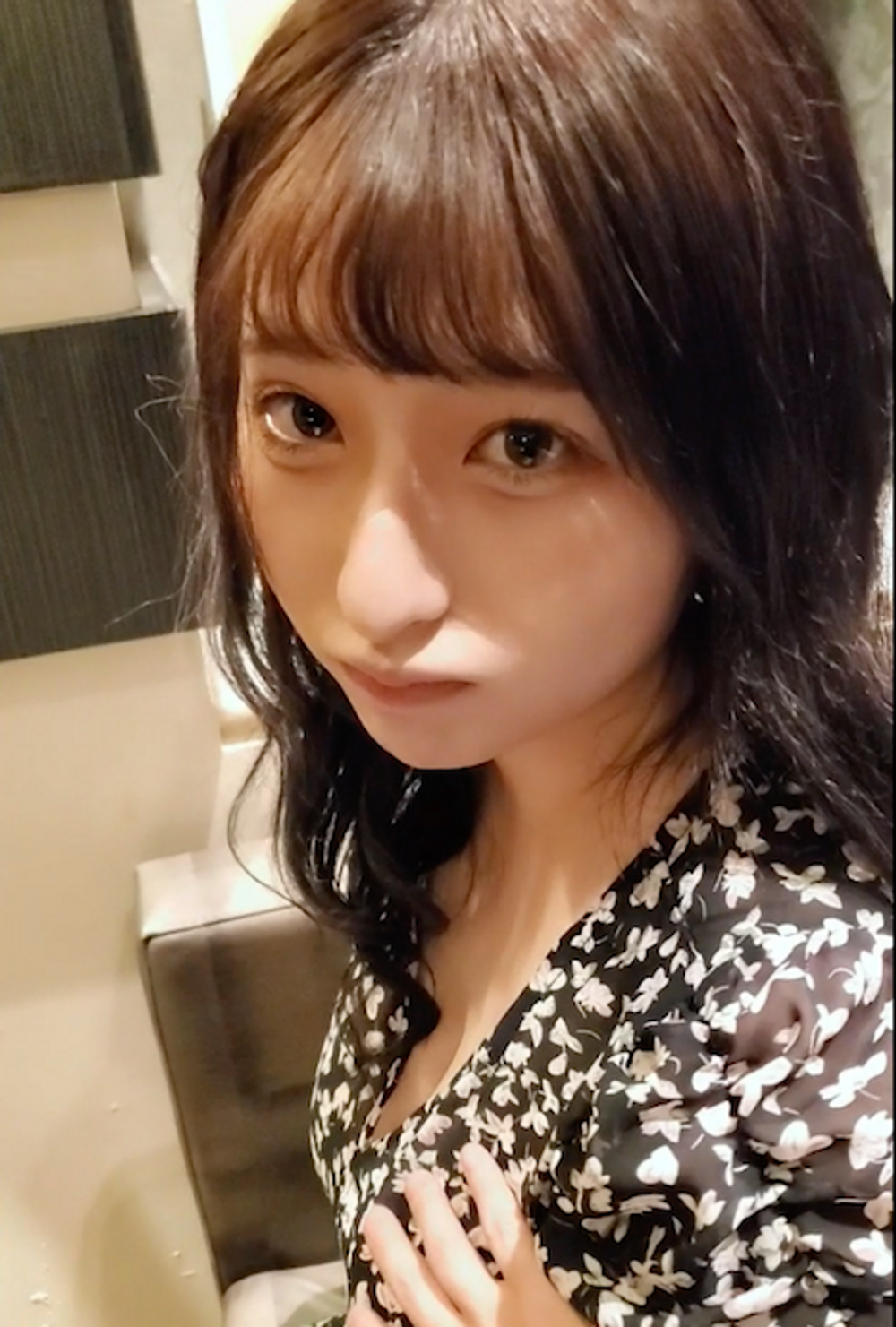 19歲的女主播級I杯女生試着拍照