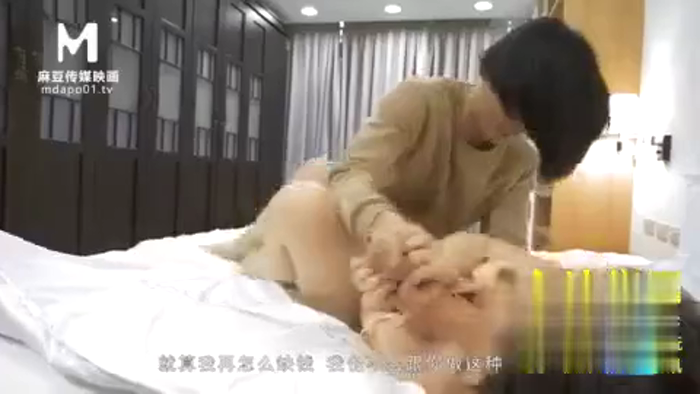 極品性感大美女和胖哥吃完晚餐直接外帶回家！趴在屁股上沖刺猛操到高潮！