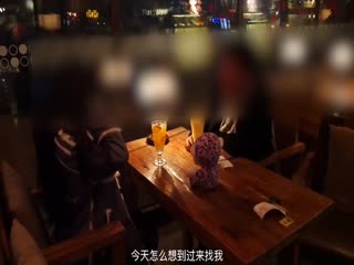 國產小青蛙自拍大作-紅杏出牆性感人妻約小青蛙見面訴苦後被各種道具調教還被朋友偷操~發現後3P~無水印原版!