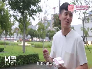 頻道主的首支AV 欲求不滿痴女塞跳蛋逛街