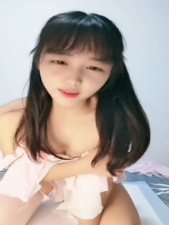 ❤️高中18歲學妹小蘿莉，完美露臉大秀~尿尿，瓣B特寫，道具強烈抽插自慰高潮